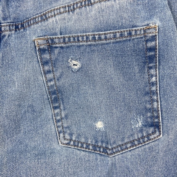 Refuge Denim “Mom” Style Ripped/Distressed Juniors Jeans - Picture 4 of 9